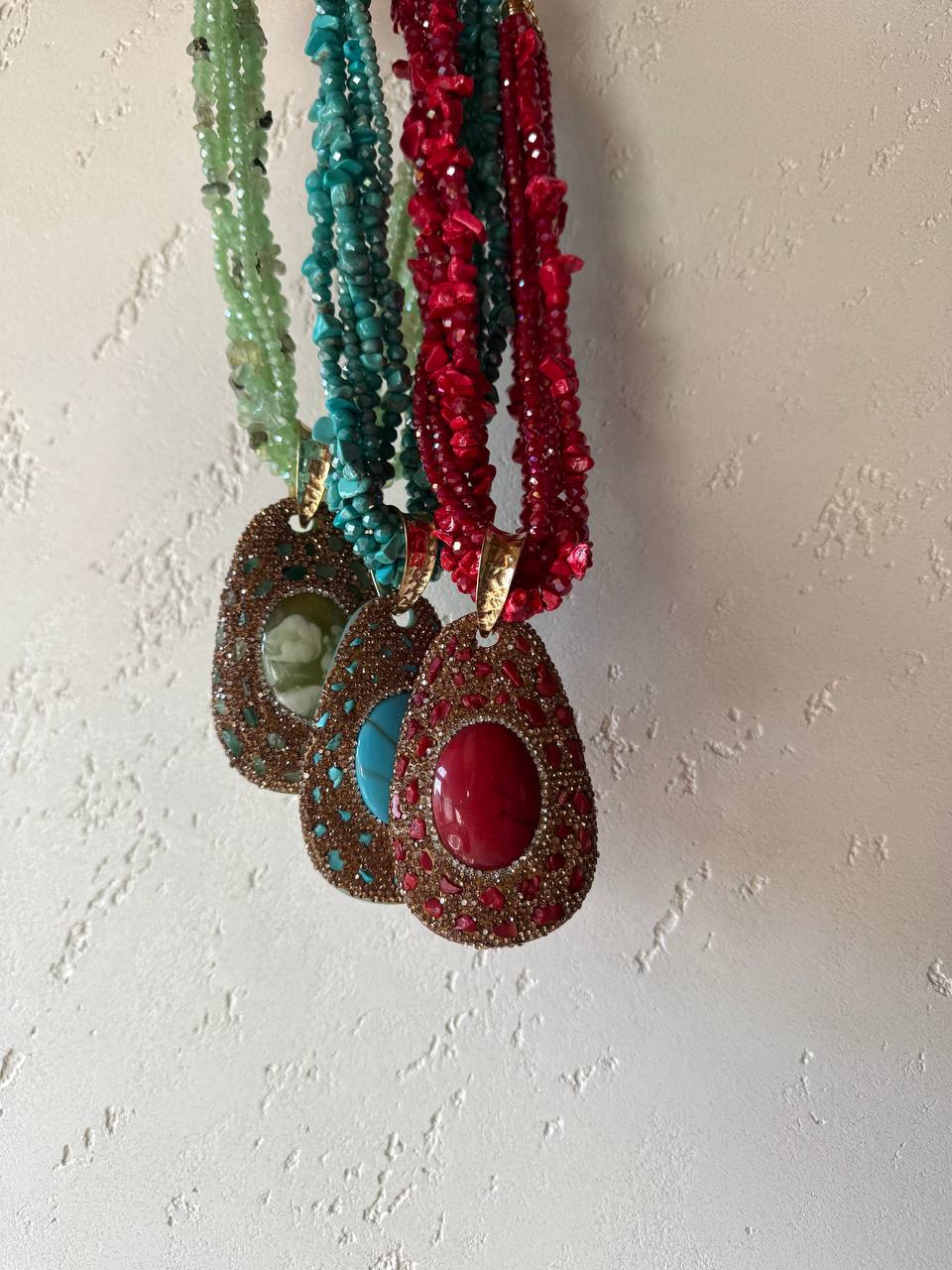 Collana a fili in pietra