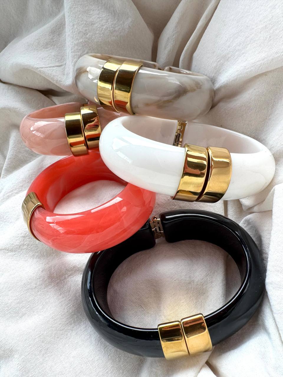 Bracciale Bangle Bold in Resina Lucida con Chiusura Dorata