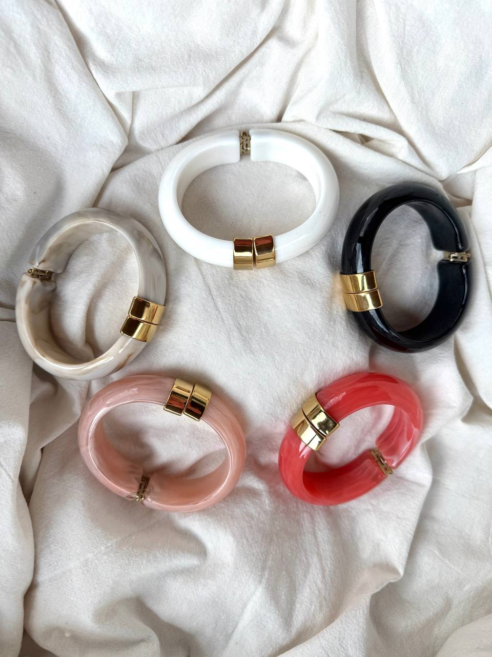 Bracciale Bangle Bold in Resina Lucida con Chiusura Dorata