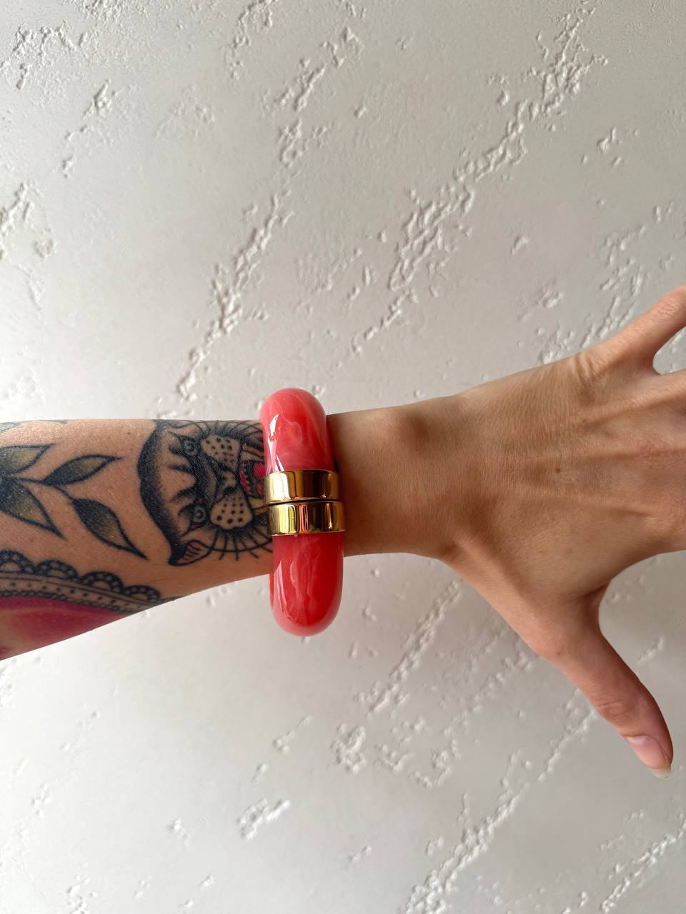 Bracciale Bangle Bold in Resina Lucida con Chiusura Dorata