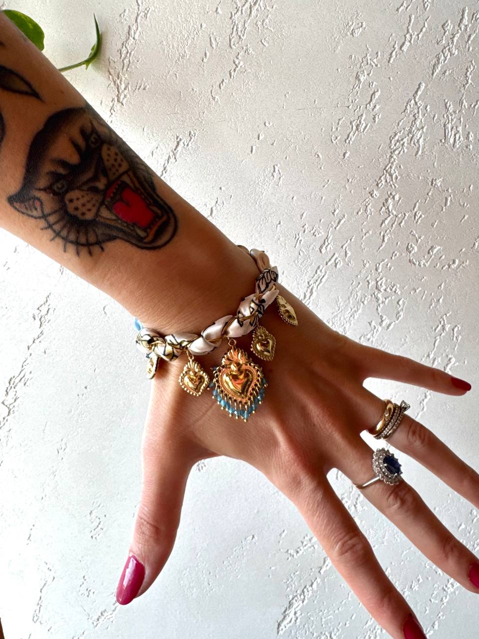 Bracciale Catena in Acciaio Dorato e Nastro in Satin con Ciondoli Sacro Cuore