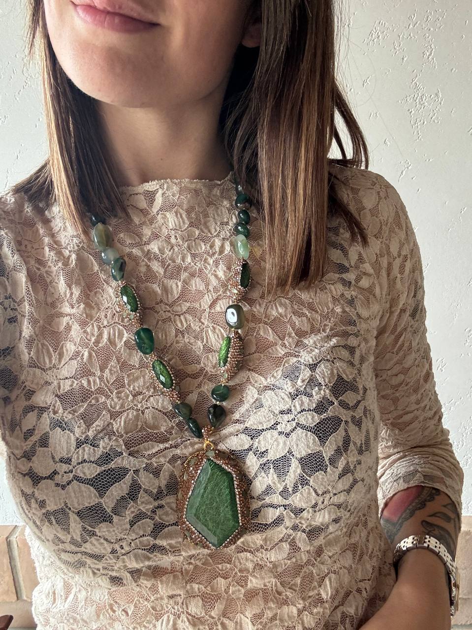 Collana Lunga Bohemienne con Pendente Taglio Cristallo e Dettagli Luminosi