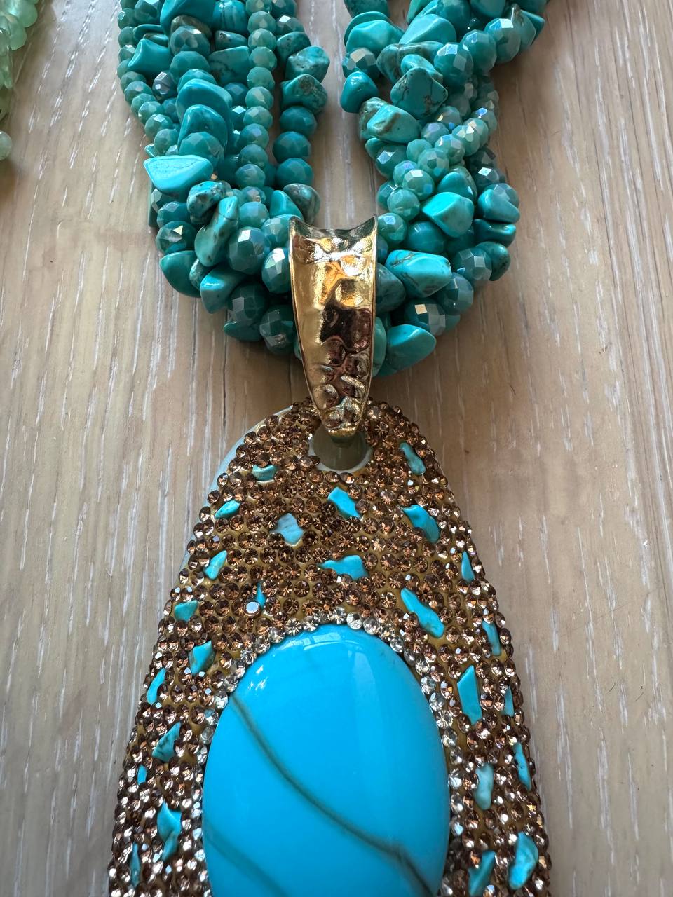 Collana a fili in pietra