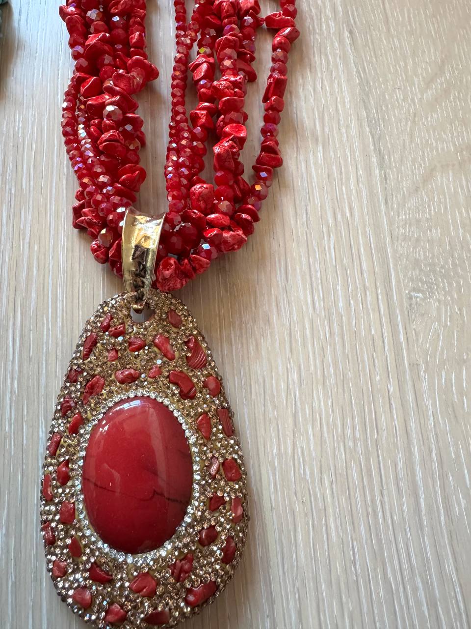 Collana a fili in pietra
